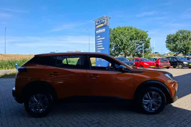 Peugeot 2008 (2023) thumbnail 6