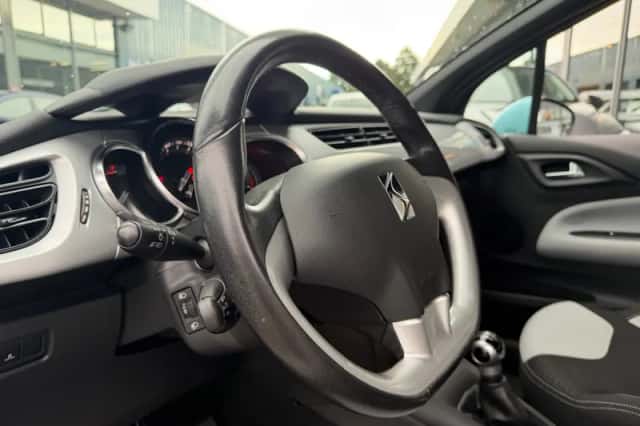 Citroën DS3 (2010) thumbnail 3