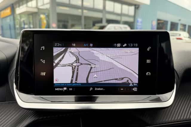 Peugeot 2008 (2022) thumbnail 3