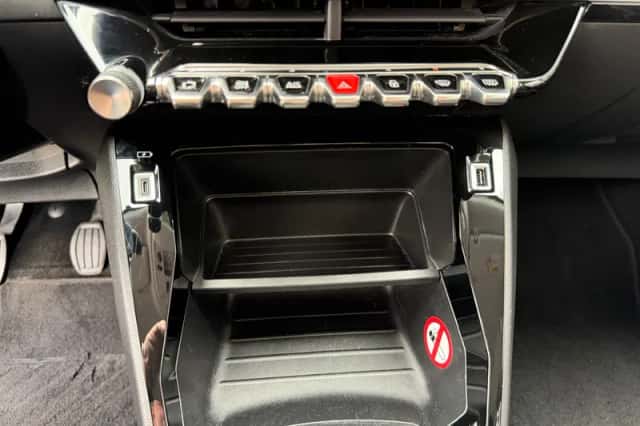 Peugeot 2008 (2022) thumbnail 5