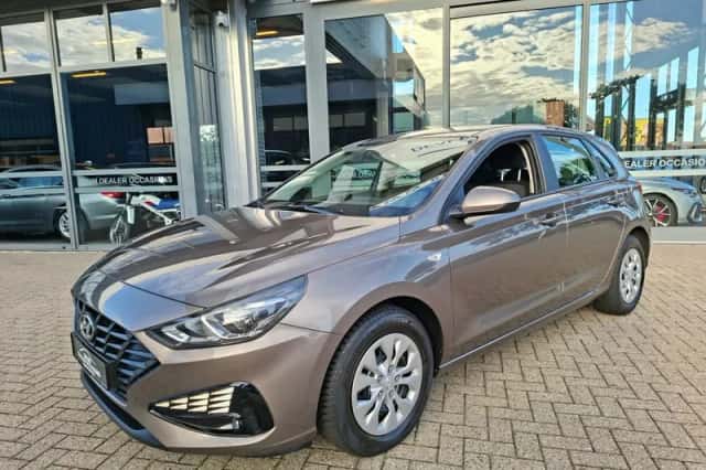 Hyundai i30 (2022) thumbnail 2