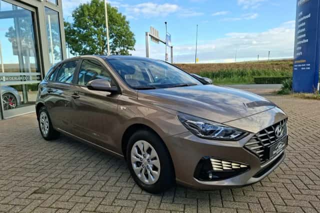 Hyundai i30 (2022) thumbnail 3