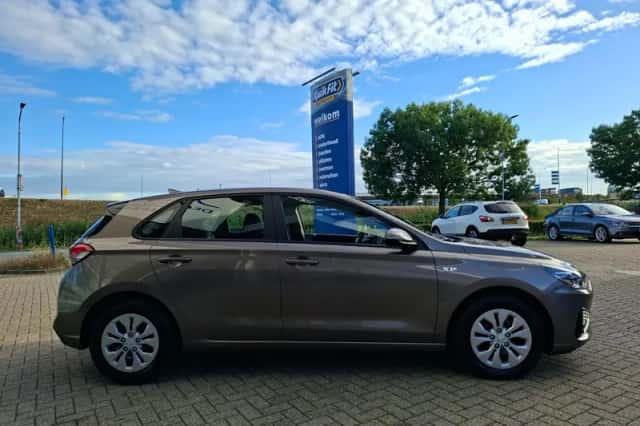 Hyundai i30 (2022) thumbnail 5