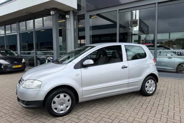 Volkswagen Fox (2010) thumbnail 2