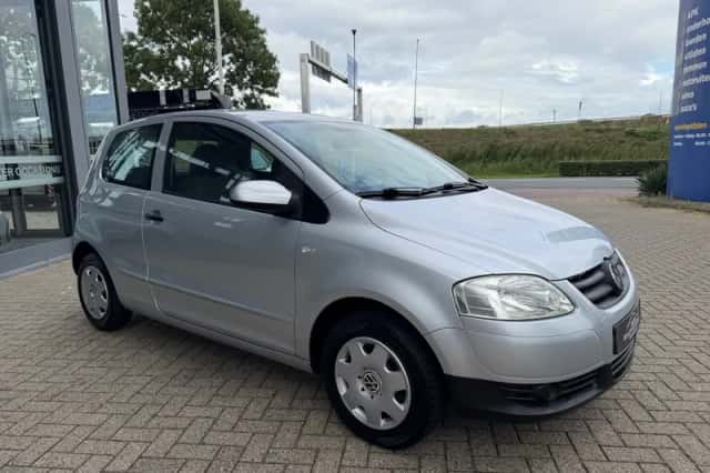 Volkswagen Fox (2010) thumbnail 3