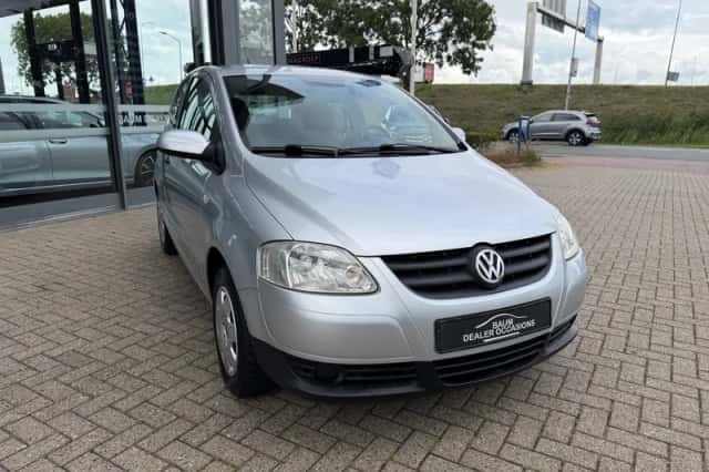 Volkswagen Fox (2010) thumbnail 4