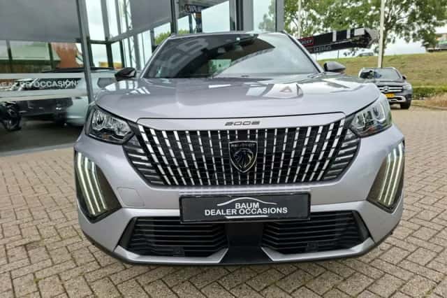 Peugeot 2008 (2024) thumbnail 2