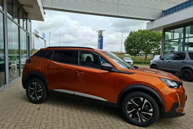 Peugeot 2008 (2024) thumbnail 4