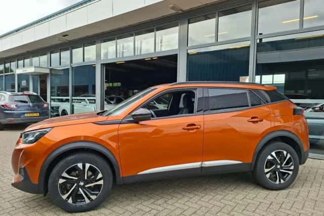 Peugeot 2008 (2024) thumbnail 5