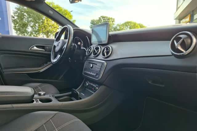 Mercedes-Benz CLA-Klasse (2015) thumbnail 6