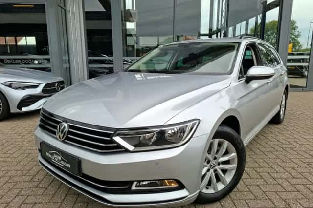 Volkswagen Passat (2018) thumbnail 1