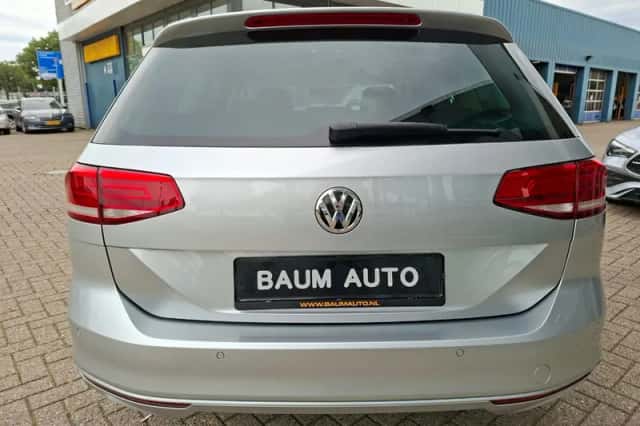 Volkswagen Passat (2018) thumbnail 3