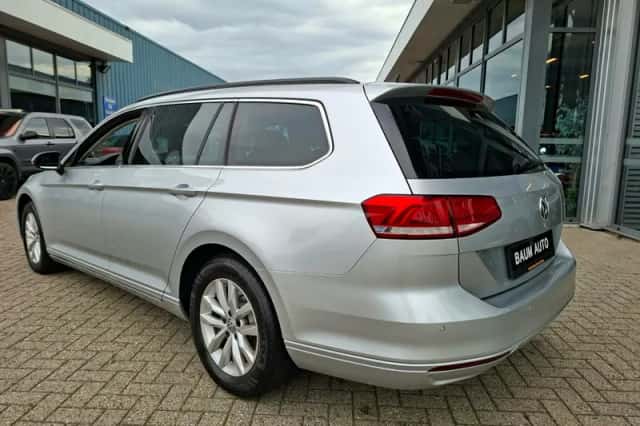 Volkswagen Passat (2018) thumbnail 4