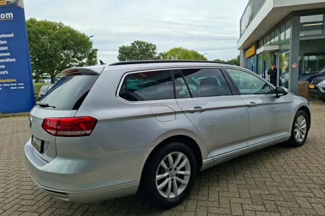 Volkswagen Passat (2018) thumbnail 5
