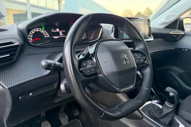 Peugeot 208 (2022) thumbnail 3