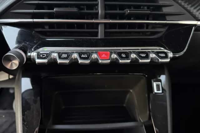 Peugeot 208 (2022) thumbnail 5