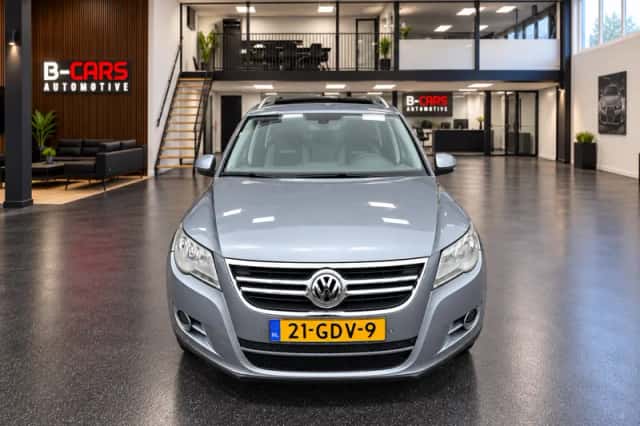 Volkswagen Tiguan (2008) thumbnail 2
