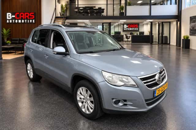 Volkswagen Tiguan (2008) thumbnail 3