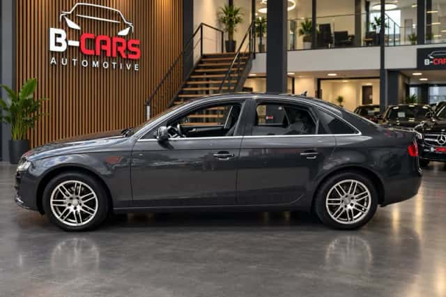 Audi A4 (2010) thumbnail 4
