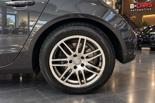 Audi A4 (2010) thumbnail 5