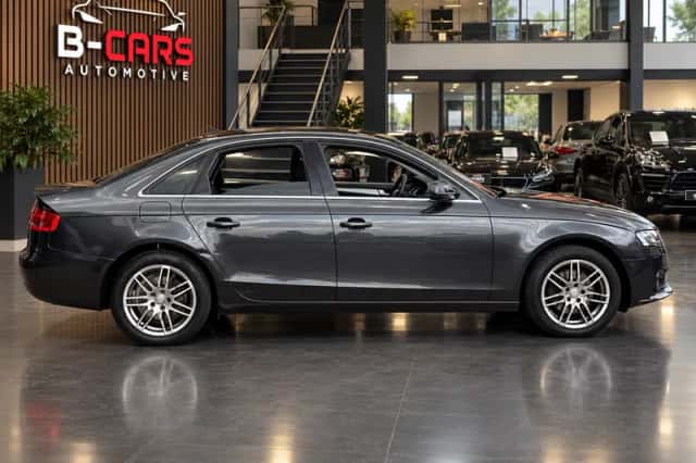 Audi A4 (2010) thumbnail 6