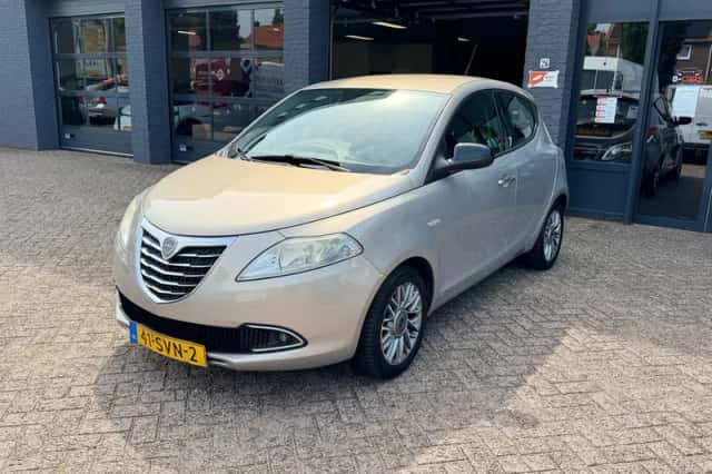 Lancia Ypsilon (2011) thumbnail 1
