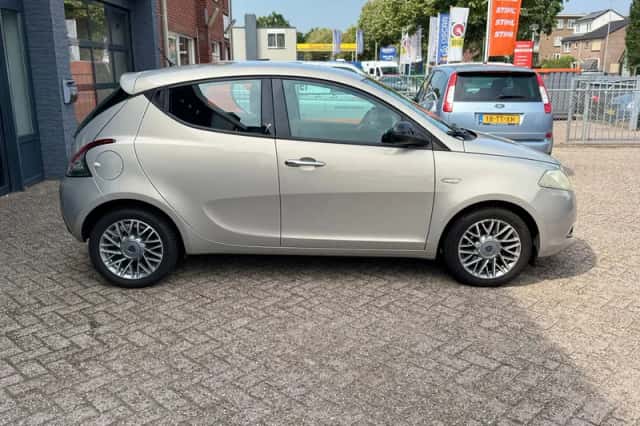 Lancia Ypsilon (2011) thumbnail 6