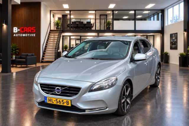 Volvo V40 (2013) thumbnail 1