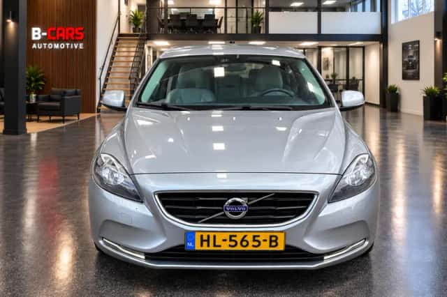 Volvo V40 (2013) thumbnail 2