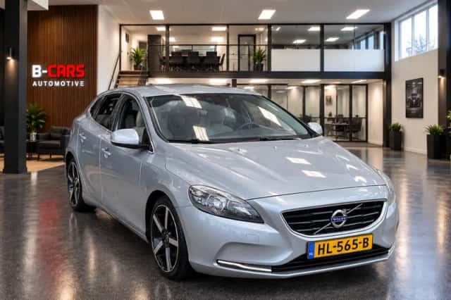 Volvo V40 (2013) thumbnail 3