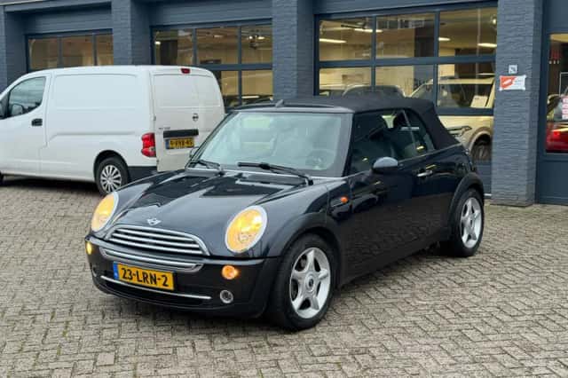 MINI Cooper (2006) thumbnail 1