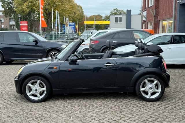 MINI Cooper (2006) thumbnail 6