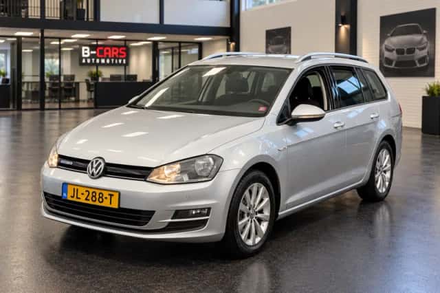Volkswagen Golf (2016) thumbnail 1