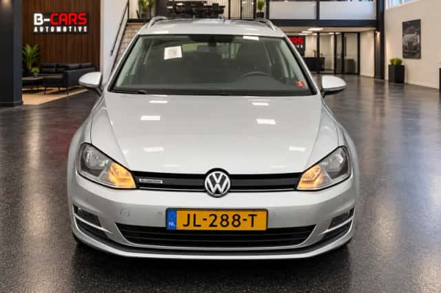 Volkswagen Golf (2016) thumbnail 2