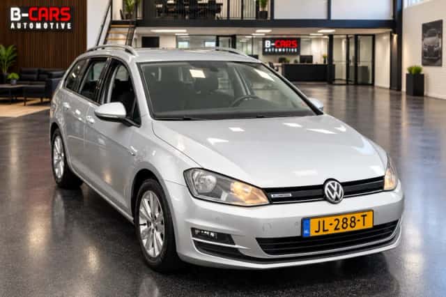 Volkswagen Golf (2016) thumbnail 4