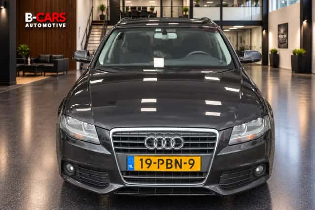 Audi A4 (2011) thumbnail 2