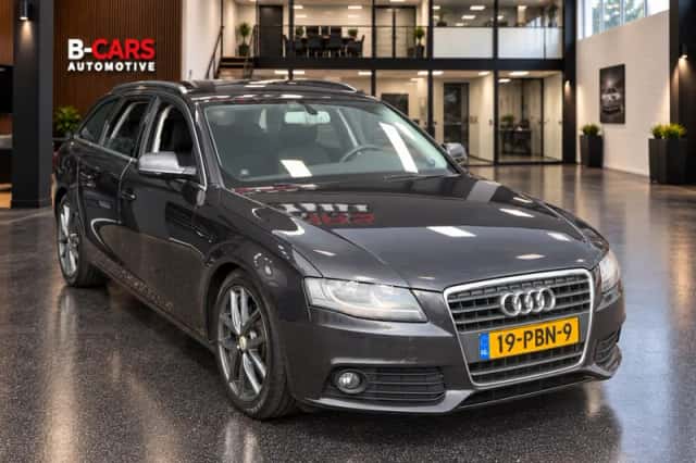 Audi A4 (2011) thumbnail 3