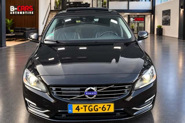 Volvo V60 (2014) thumbnail 2