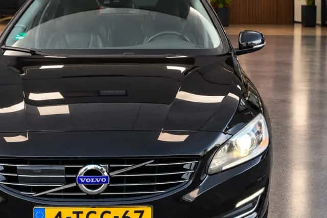 Volvo V60 (2014) thumbnail 3