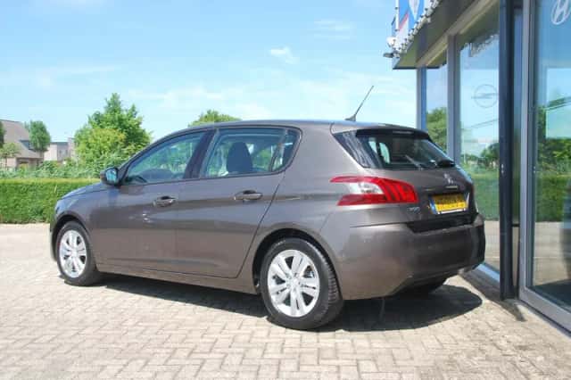 Peugeot 308 (2013) thumbnail 3