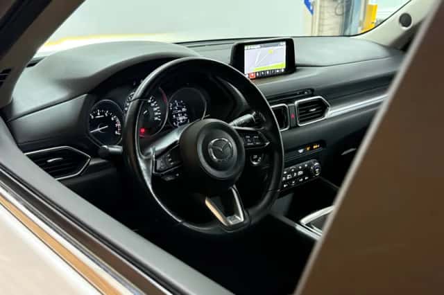 Mazda CX-5 (2017) thumbnail 2