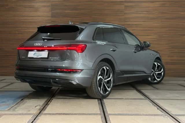 Audi e-tron (2021) thumbnail 4