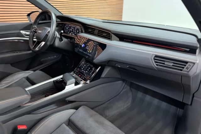 Audi e-tron Sportback (2022) thumbnail 5