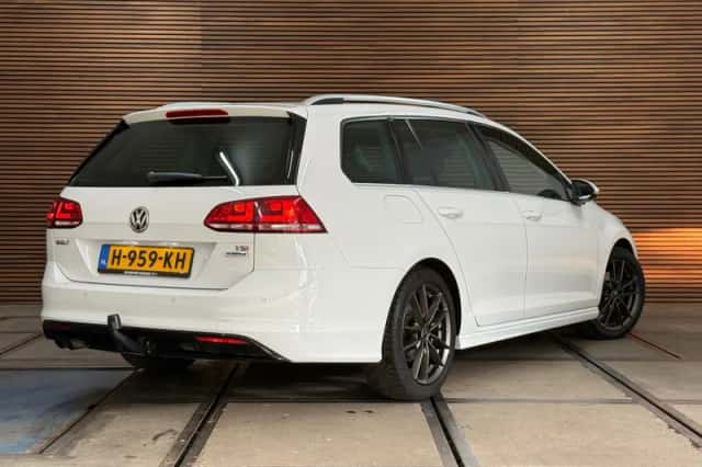 Volkswagen Golf (2016) thumbnail 4