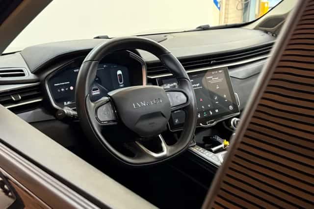 Lynk & Co 01 (2023) thumbnail 2