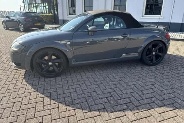 Audi TT (2000) thumbnail 2