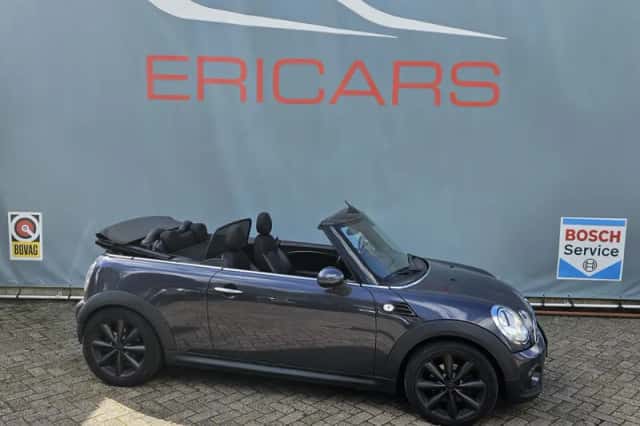MINI Cabrio (2012) thumbnail 3