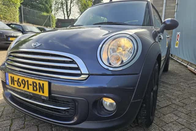 MINI Cabrio (2012) thumbnail 5