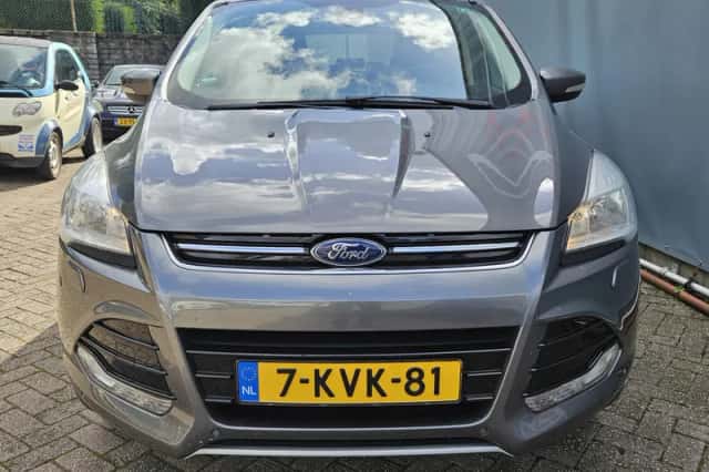 Ford Kuga (2013) thumbnail 3