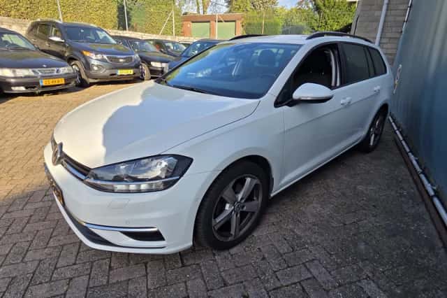 Volkswagen Golf (2019) thumbnail 2